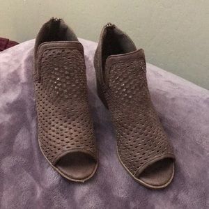 Women’s booties size 7!